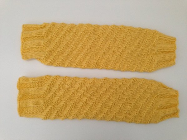 1 Paar gelbe Stulpen Umfang 20-24cm, Länge 40cm,  90 Gramm
