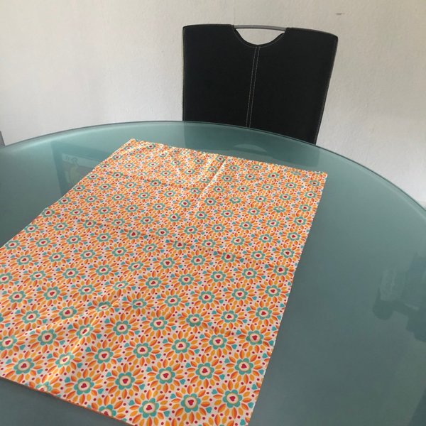 Tischdecke "Orange Blumen und Herzchen" 46x65 cm